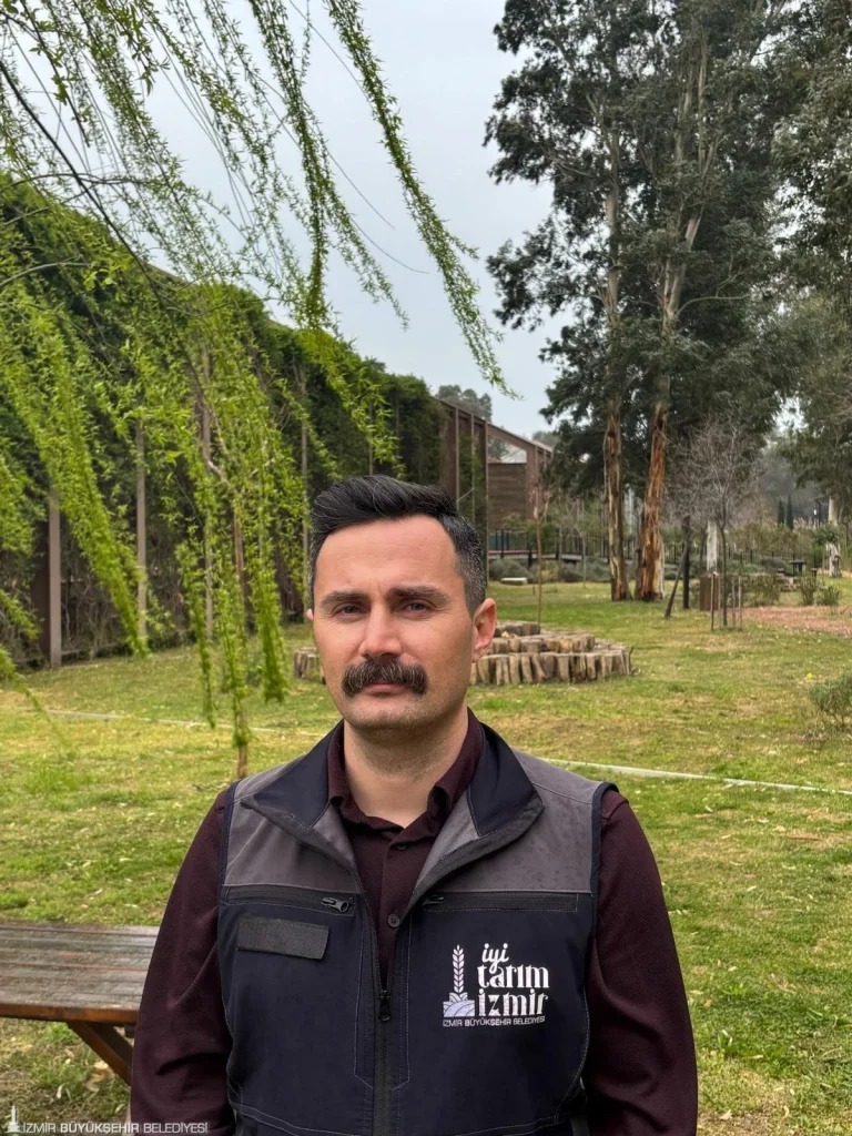 İzmirli çiftçinin derdine derman oldular: Çocukluk hayalleri meslekleri oldu 3 İzmirli çiftçinin derdine derman oldular: Çocukluk hayalleri meslekleri oldu