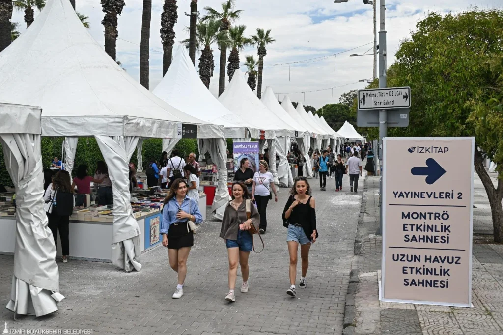 Kültürpark'ta İZKİTAP coşkusu tüm hızıyla sürüyor