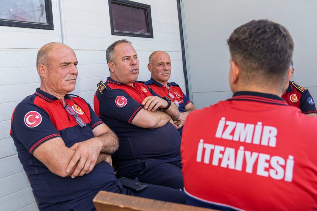 İzmir'de filmlere konu olacak ikiz kardeşler: 33 yıllık can kurtarma maratonu 1 İzmir'de filmlere konu olacak ikiz kardeşler: 33 yıllık can kurtarma maratonu