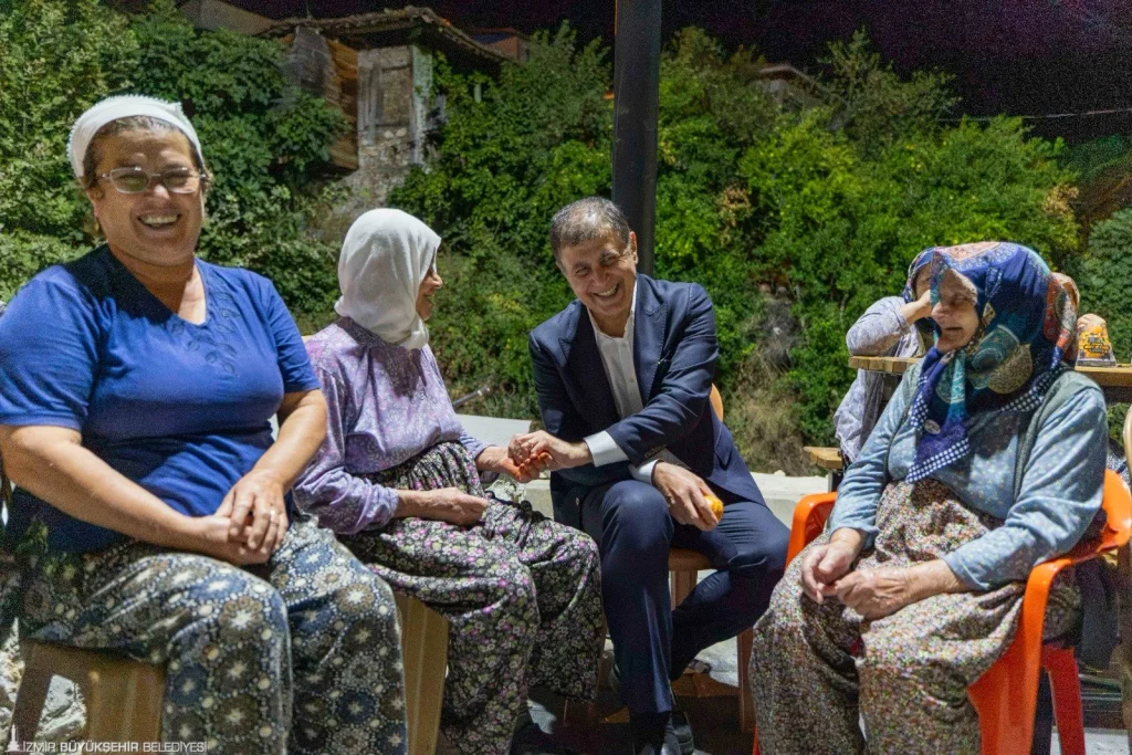 İzmir’de Emekliye dev destek:Kartlara 90 milyon TL yattı!