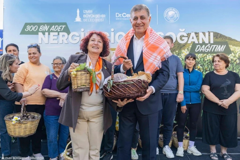 Karaburun’un nergis üretimine büyük destek: 300 bin soğan toprakla buluşuyor!