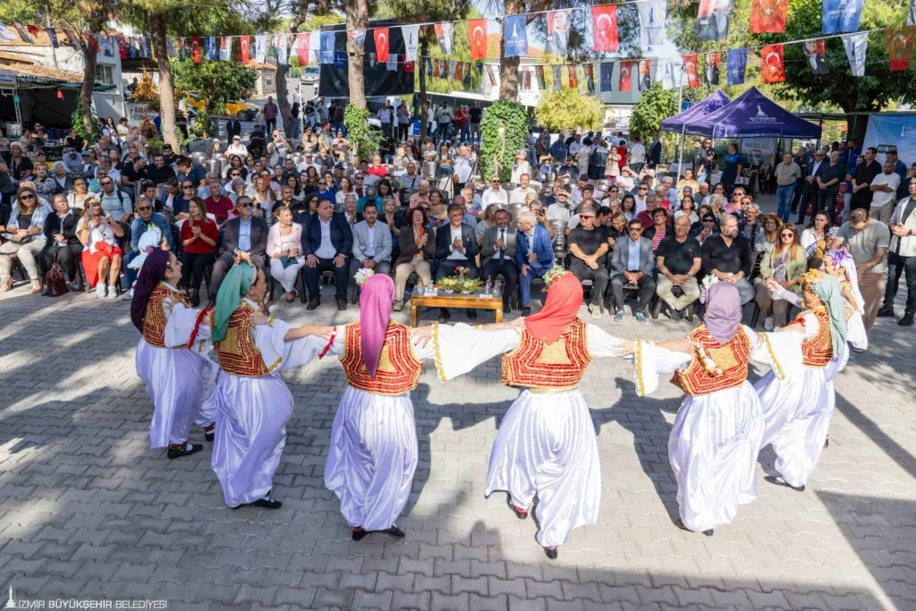 Karaburun’un nergis üretimine büyük destek: 300 bin soğan toprakla buluşuyor!