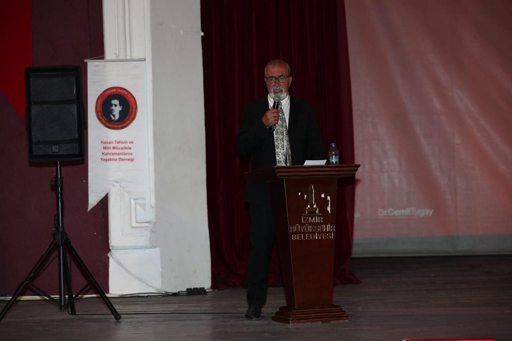 İzmir'de tarihi gece: İlk Kurşun’un ödülü emperyalizme meydan okuyan Iraklı Gazeteci Muntazar El-Zeydi’ye verildi