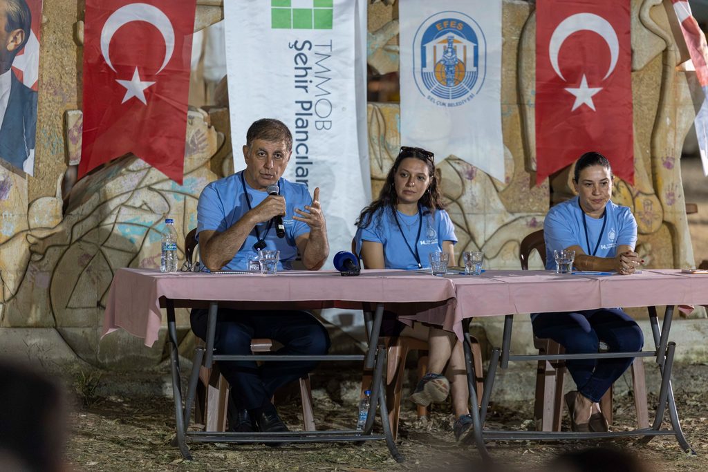Başkan Tugay geleceğin şehir plancılarıyla buluştu 4 Başkan Tugay geleceğin şehir plancılarıyla buluştu