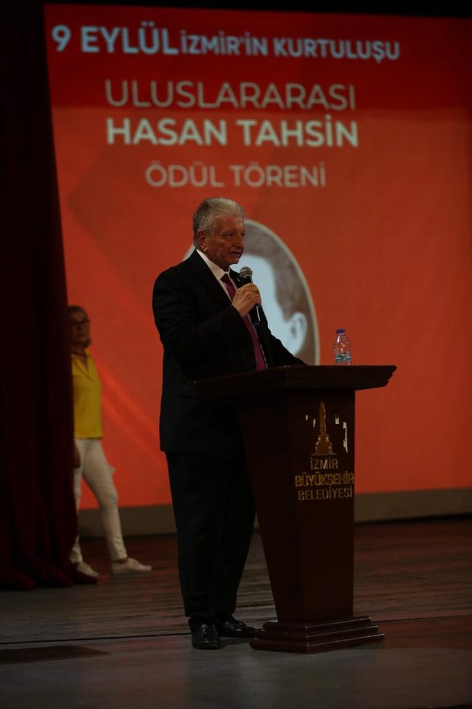 İzmir'de tarihi gece: İlk Kurşun’un ödülü emperyalizme meydan okuyan Iraklı Gazeteci Muntazar El-Zeydi’ye verildi