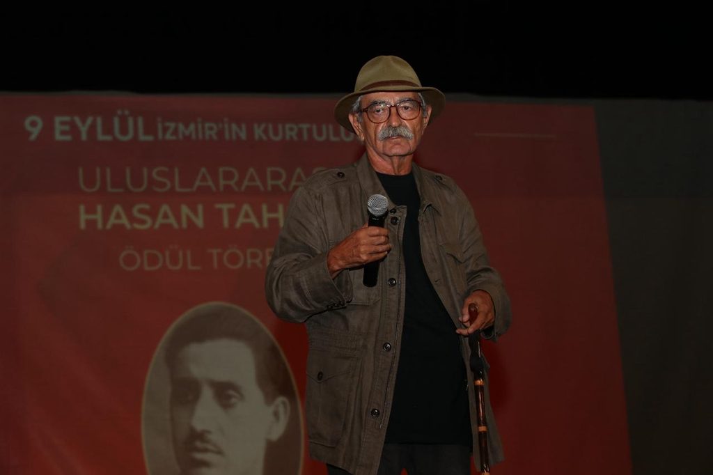İzmir'de tarihi gece: İlk Kurşun’un ödülü emperyalizme meydan okuyan Iraklı Gazeteci Muntazar El-Zeydi’ye verildi