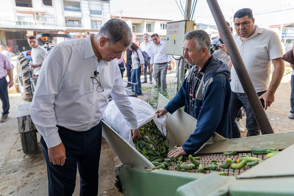 “Artan maliyetlere ve iklim krizine karşı çiftçiye büyük destek!" Başvuru tarihleri netleşti... 15 “Artan maliyetlere ve iklim krizine karşı çiftçiye büyük destek!" Başvuru tarihleri netleşti...