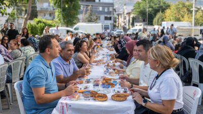 Bornova Belediyesi’nin geleneksel hale getirdiği Menemen Şenliği’nin finali Altındağ Kent
