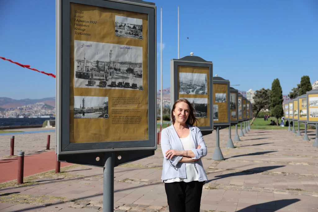 İzmir'in 125 yıllık hafızası sokağa taşındı: "Asrı 25 geçe" sergisi Kordon'da ziyarete açıldı! 2 İzmir'in 125 yıllık hafızası sokağa taşındı: "Asrı 25 geçe" sergisi Kordon'da ziyarete açıldı!