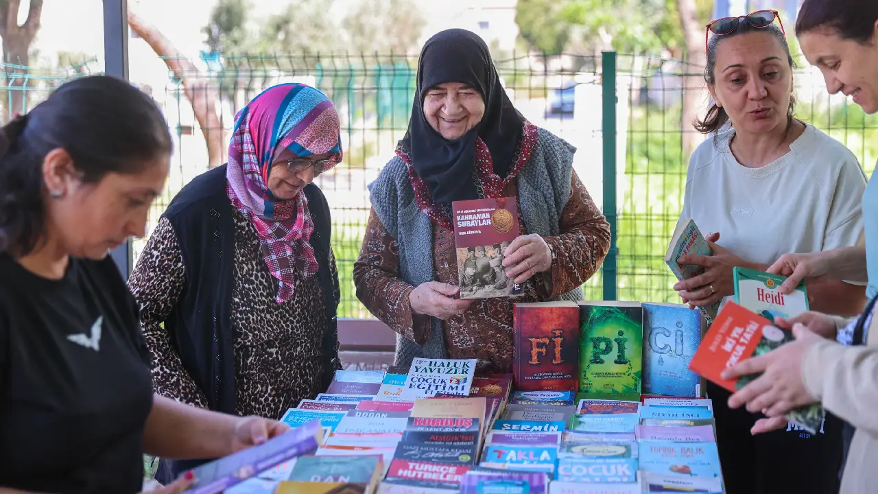 Buca Belediyesi’nin düzenlediği “Kitap Değişim Günleri” kapsamında bugüne kadar 35