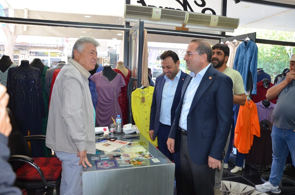 AK Partili Kırkpınar sahada: "Her zaman esnafımızın ve üreticimizin yanındayız" 2 AK Partili Kırkpınar sahada: "Her zaman esnafımızın ve üreticimizin yanındayız"