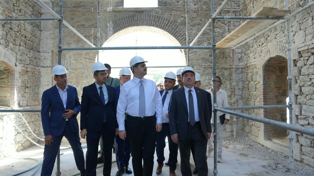 AK Parti Genel Sekreteri Eyyüp Kadir İnan un fabrikasında 4 AK Parti Genel Sekreteri Eyyüp Kadir İnan un fabrikasında
