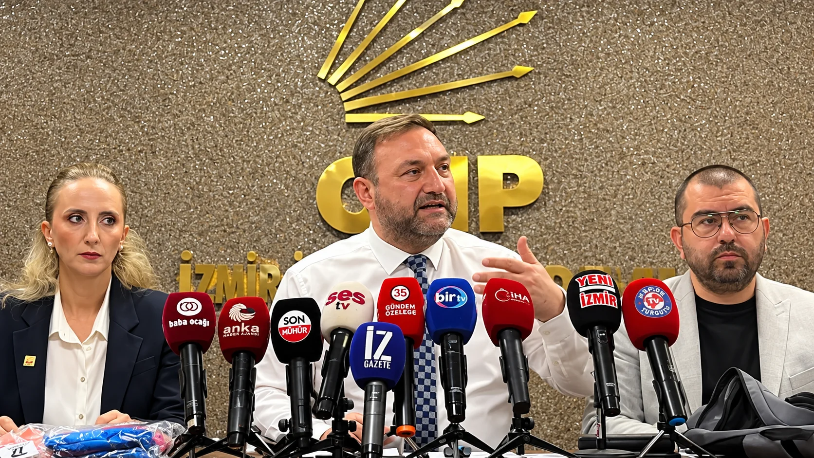 CHP İzmir İl Başkanı Utku Gümrükçü, belediye başkanlarının parti değiştirme