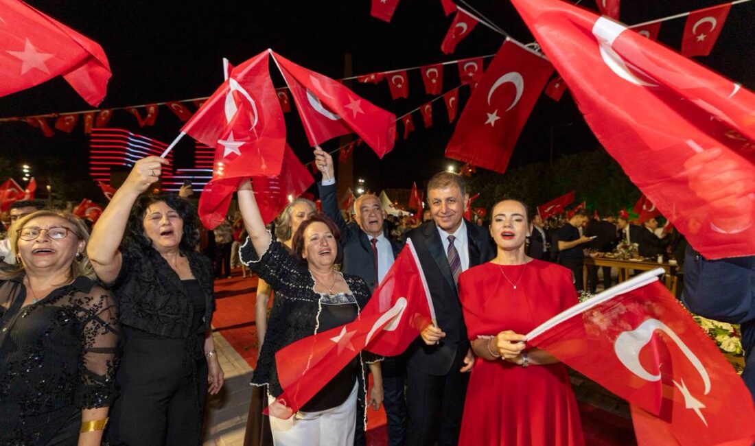 İzmir'in düşman işgalinden kurtuluşunun 104'üncü yılı dolayısıyla düzenlenen 9 Eylül