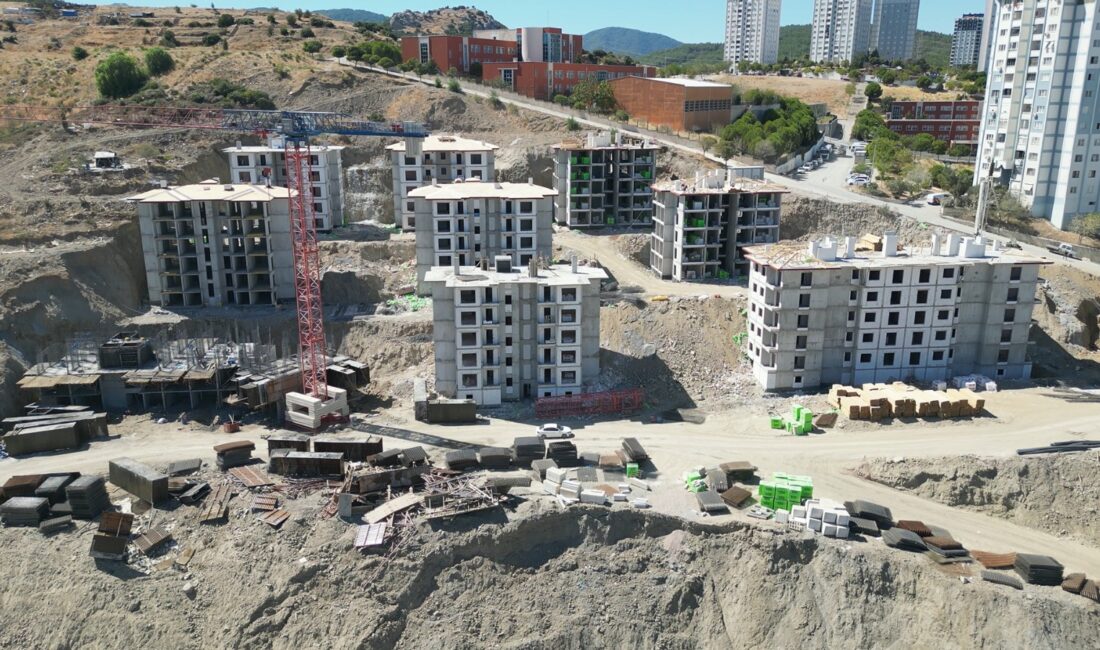 Başkan Saygılı'dan Karabağlar'da TOKİ müjdesi!

''Engellemelere rağmen çalışıyor ve eserimizi ortaya