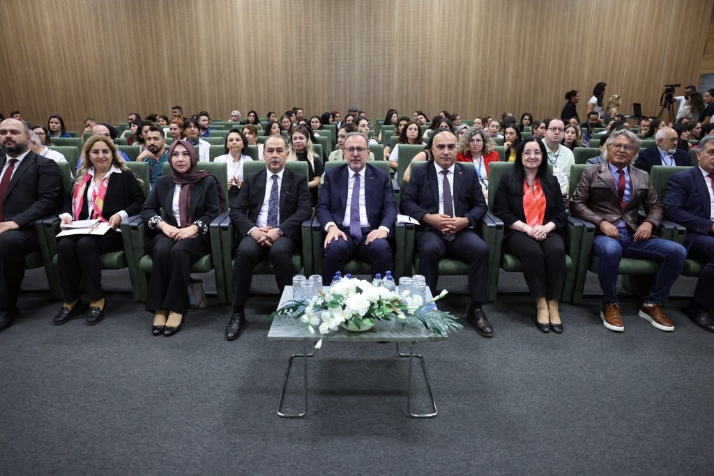 İzmir'de otizm ve nadir hastalıklar zirvesi 4 İzmir'de otizm ve nadir hastalıklar zirvesi