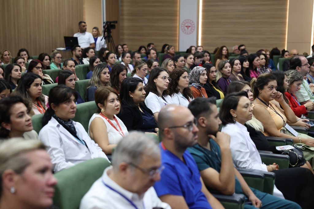 İzmir'de otizm ve nadir hastalıklar zirvesi 1 İzmir'de otizm ve nadir hastalıklar zirvesi