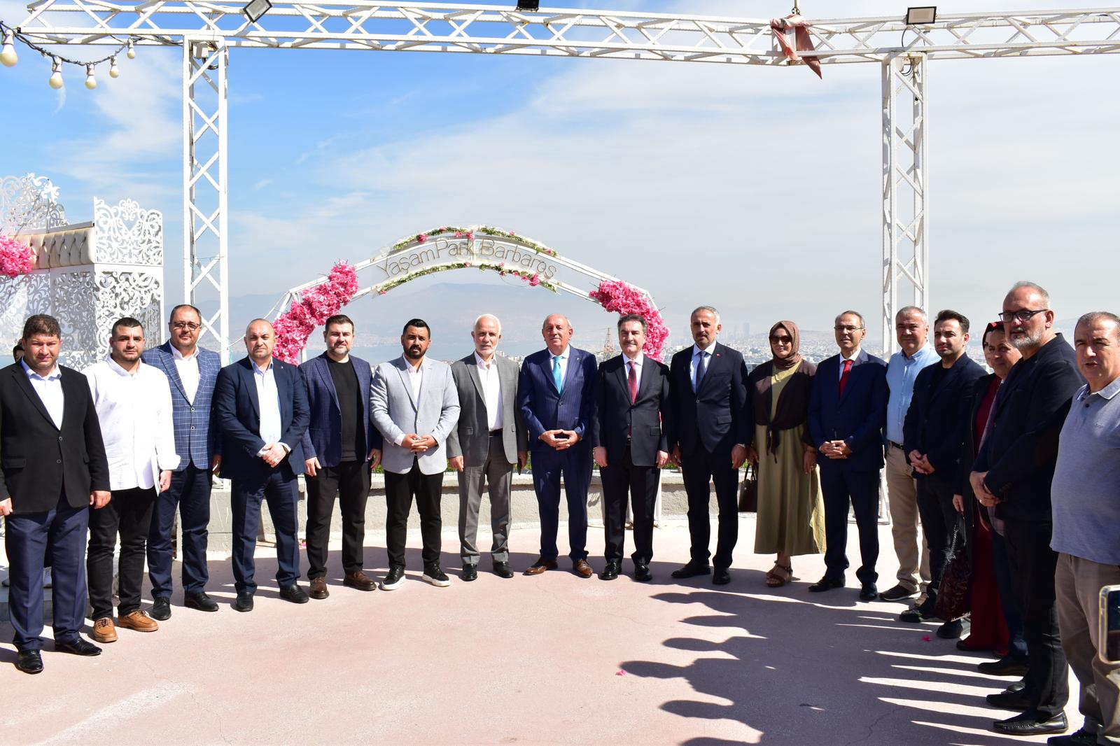 AK Parti Karabağlar ilçe teşkilatında veda yok, vefa var