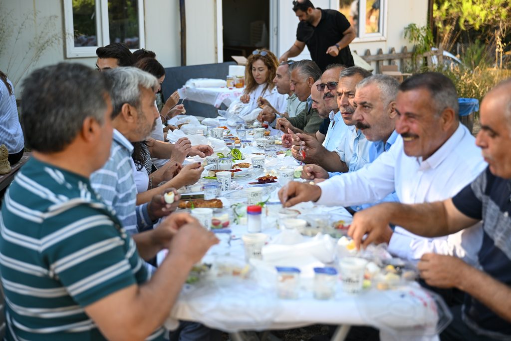 Bornova’nın bereketli topraklarında dayanışma hasadı