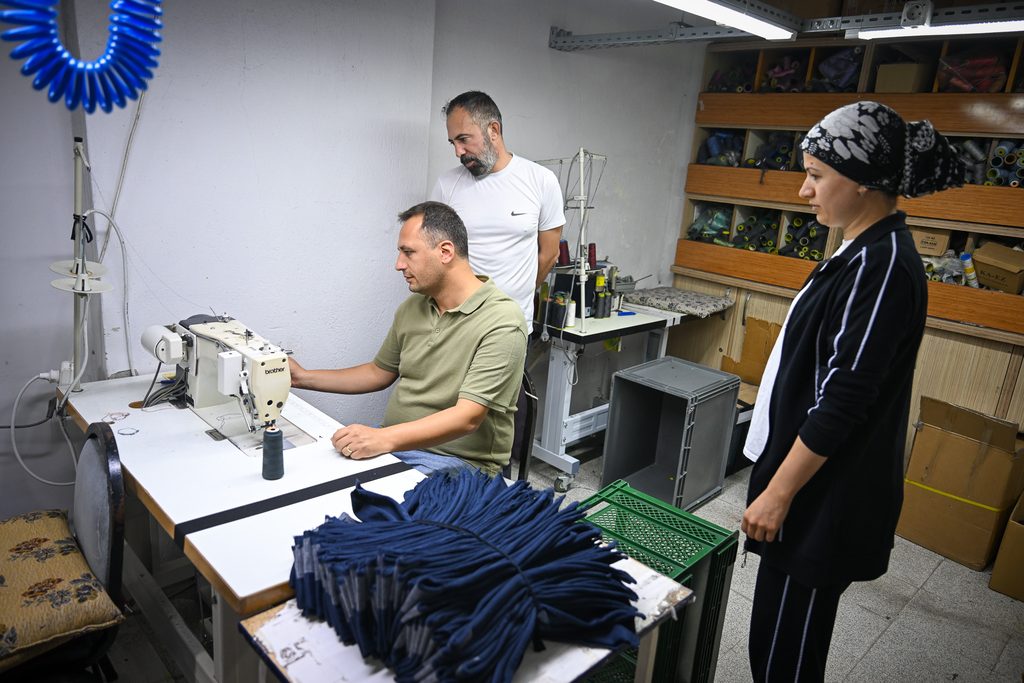 Bornova’da hizmet sokakta şekilleniyor 1 Bornova’da hizmet sokakta şekilleniyor