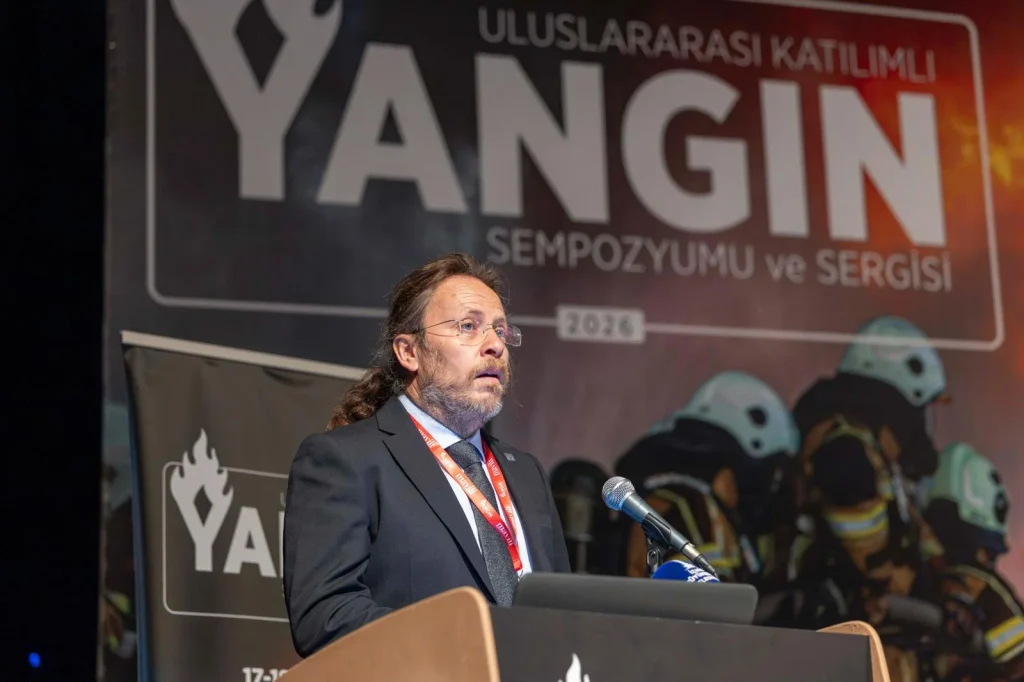 İzmir İtfaiyesi'nde robotik araç devrimi! Cemil Tugay yangın zirvesinde duyurdu: 4 yeni istasyon geliyor!