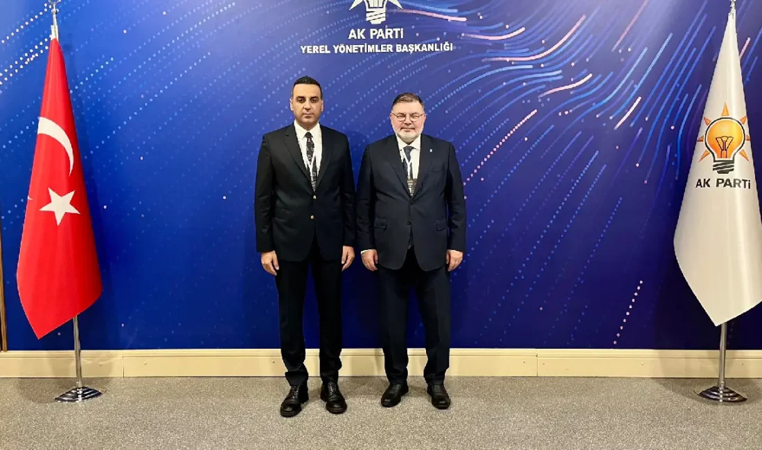Çiğli Belediye Başkanı Onur Emrah Yıldız’ın AK Parti saflarına katılmasıyla