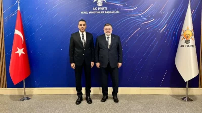 Çiğli Belediye Başkanı Onur Emrah Yıldız’ın AK Parti saflarına katılmasıyla
