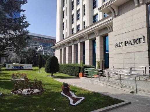 AK Parti, Genişletilmiş İl Başkanları Toplantısı'nda yerel yönetimler sahnesinde dikkat