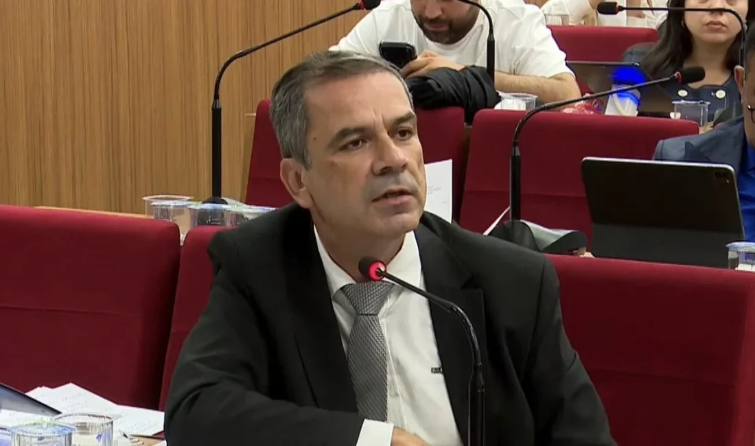 İzmir Büyükşehir Belediye Meclisi’nde MHP Grup Başkanvekili Bahadır Altınkeser görevinden