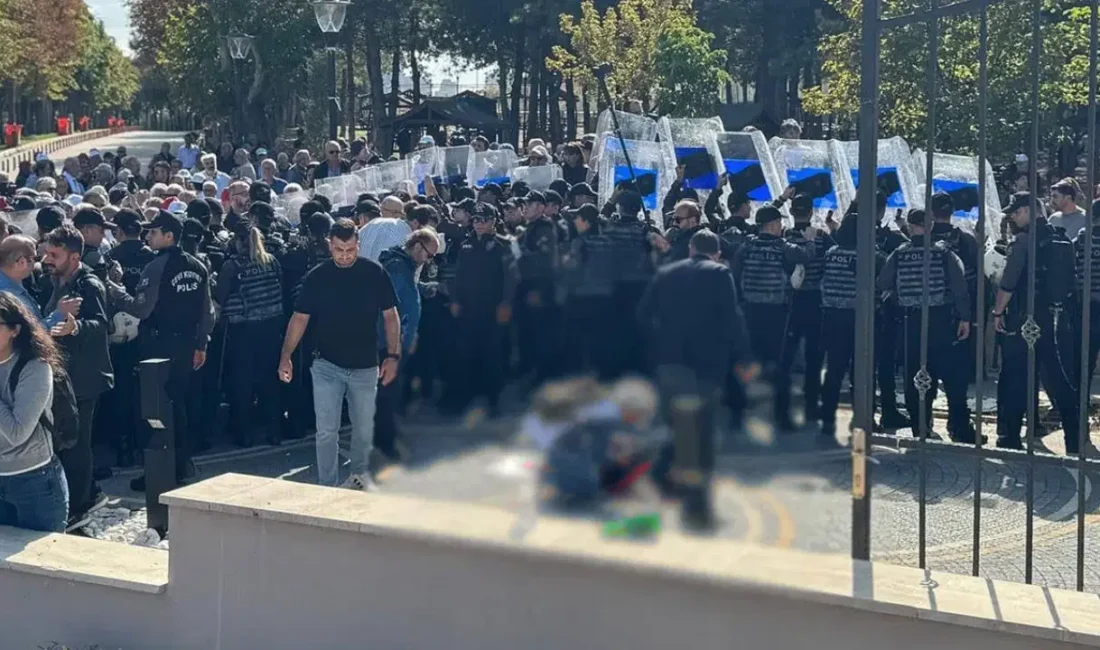 Ankara’da Anayasa Mahkemesi (AYM) önünde emeklilerin düzenlediği eylem sırasında başından