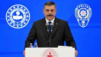 Manisa'nın Turgutlu ilçesinde 11 öğrencinin yaralandığı okul önü silahlı saldırının