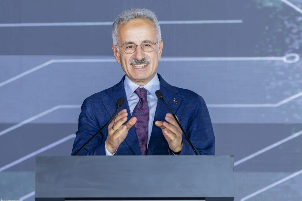 İzmir'e dev teknoloji yatırımı: Ege'nin en büyük veri merkezi açıldı 5 İzmir'e dev teknoloji yatırımı: Ege'nin en büyük veri merkezi açıldı