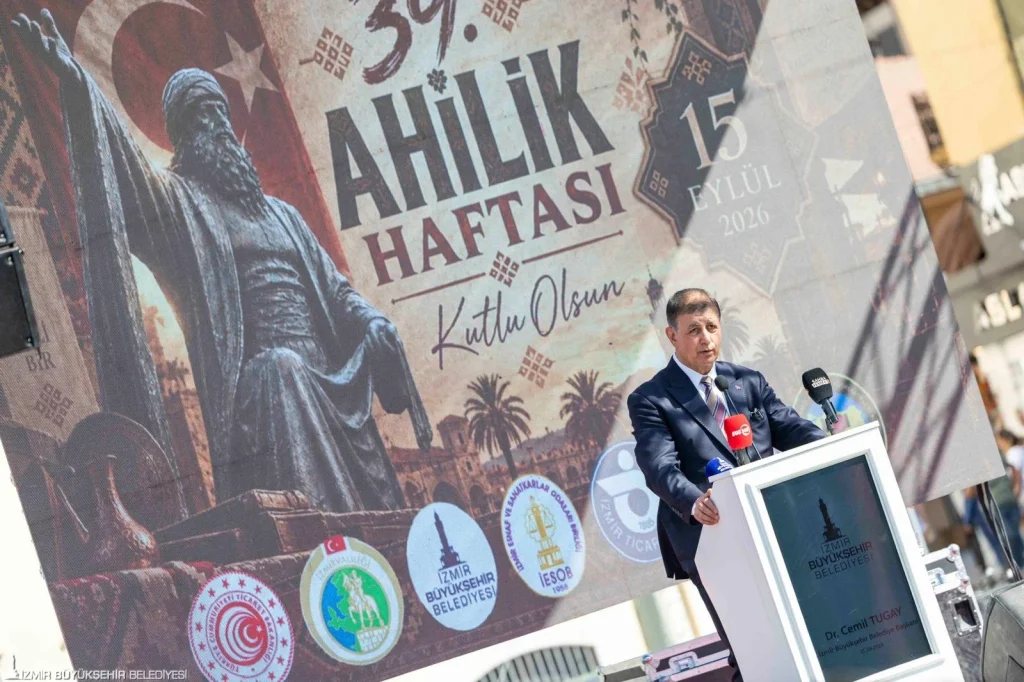 Esnafın bayramı Konak Meydanı'nda coşkuyla kutlandı