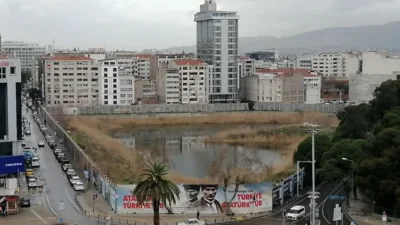 İzmir Büyükşehir Belediyesi, kamuoyunda uzun yıllardır "Basmane Çukuru" olarak bilinen