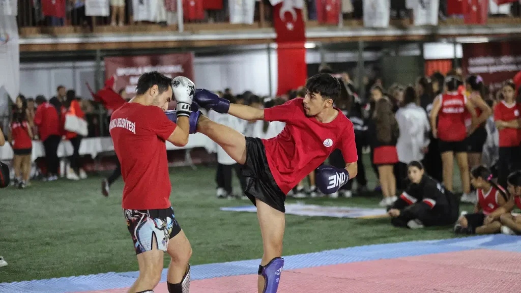 Bayraklı’da spor sezonu coşkuyla başladı