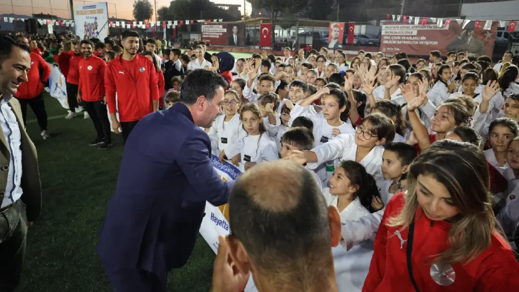 Bayraklı’da spor sezonu coşkuyla başladı