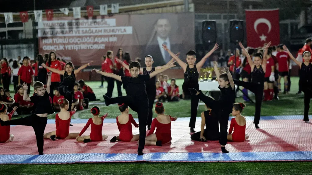 Bayraklı’da spor sezonu coşkuyla başladı