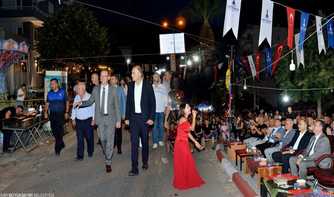 Kurtuluş coşkusu yerel lezzetlerle buluştu! Büyükşehir Başkan Vekili Yıldır ve