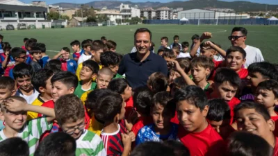 Bornova Belediyesi tarafından yenilenen Doğanlar Futbol Sahası, 9 Eylül İzmir’in