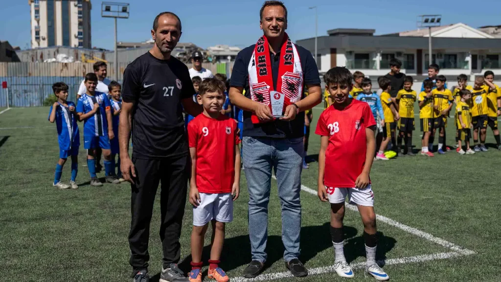 Bornova'da 9 Eylül coşkusu sahaya taşındı