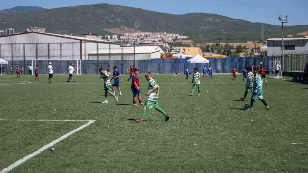 Bornova'da 9 Eylül coşkusu sahaya taşındı