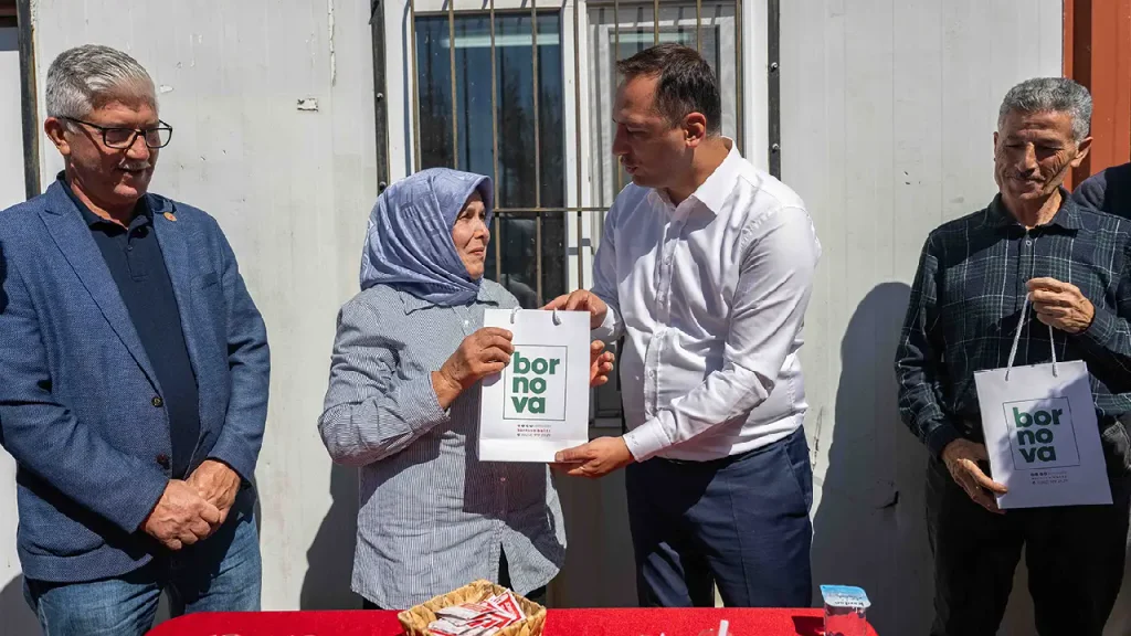 Bornova'da yaşam bal gibi: Kent market raflarında sosyal adalete dönüşüyor 5 Bornova'da yaşam bal gibi: Kent market raflarında sosyal adalete dönüşüyor