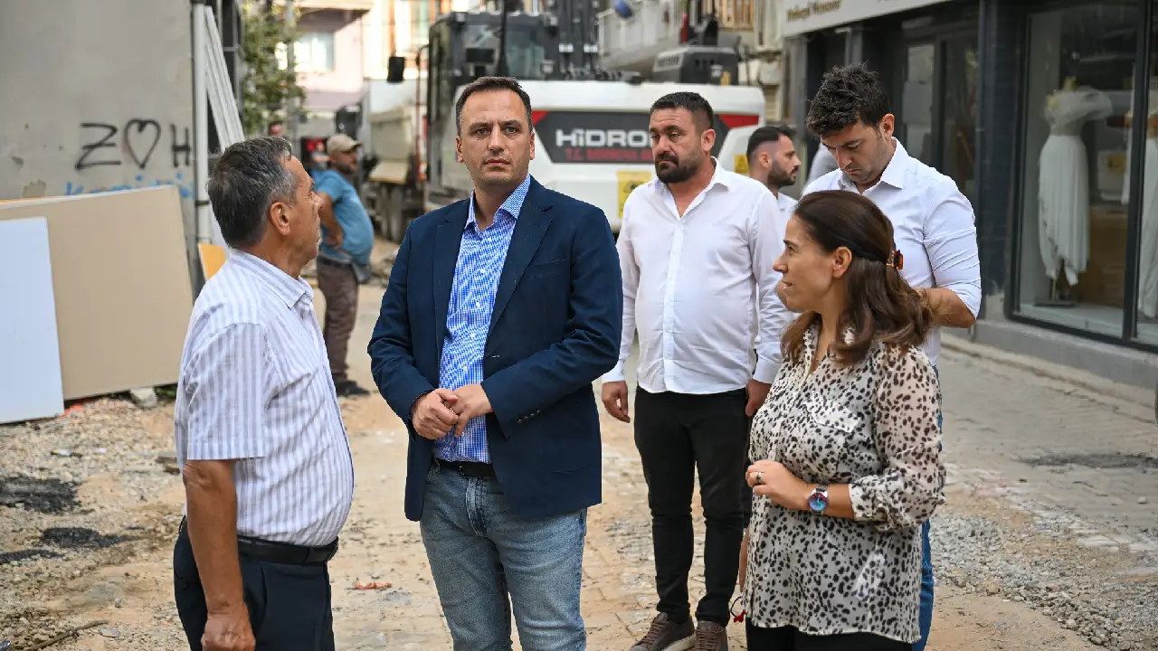 Bornova’da dev asfalt hamlesi: Çamdibi’nde 282 sokak asfaltla buluşuyor