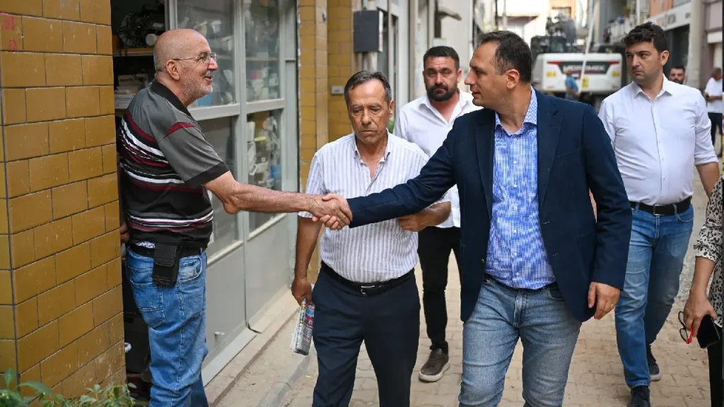 Bornova’da dev asfalt hamlesi: Çamdibi’nde 282 sokak asfaltla buluşuyor 4 Bornova’da dev asfalt hamlesi: Çamdibi’nde 282 sokak asfaltla buluşuyor