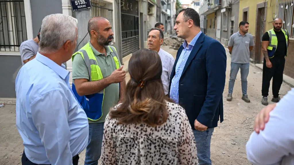 Bornova’da dev asfalt hamlesi: Çamdibi’nde 282 sokak asfaltla buluşuyor 5 Bornova’da dev asfalt hamlesi: Çamdibi’nde 282 sokak asfaltla buluşuyor