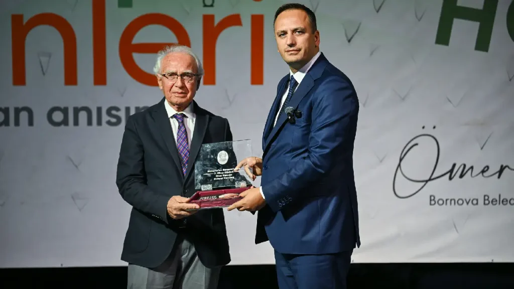 Bornova’da edebiyat rüzgarı: 7. Homeros Kitap Günleri kapılarını coşkuyla açtı 1 Bornova’da edebiyat rüzgarı: 7. Homeros Kitap Günleri kapılarını coşkuyla açtı