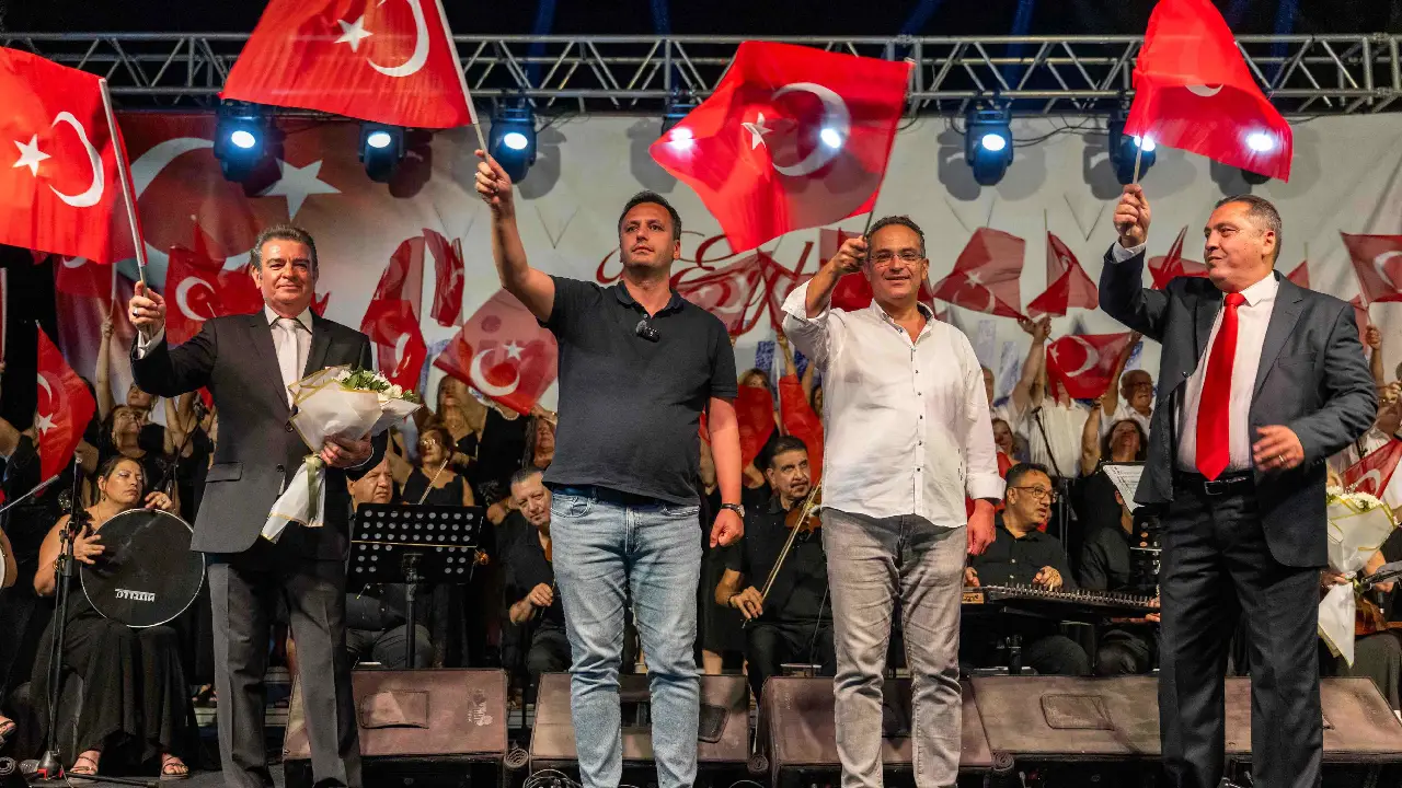 Bornova Belediyesi, İzmir’in kurtuluş olan günü 9 Eylül’ü Büyükpark’ta düzenlenen