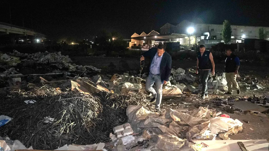 Bornova’da kaçak moloz seferberliği: Tüm ekipler sahaya iniyor 1 Bornova’da kaçak moloz seferberliği: Tüm ekipler sahaya iniyor
