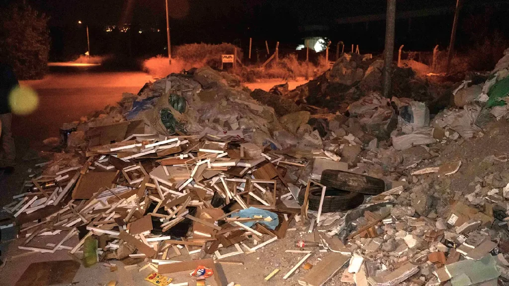 Bornova’da kaçak moloz seferberliği: Tüm ekipler sahaya iniyor 3 Bornova’da kaçak moloz seferberliği: Tüm ekipler sahaya iniyor