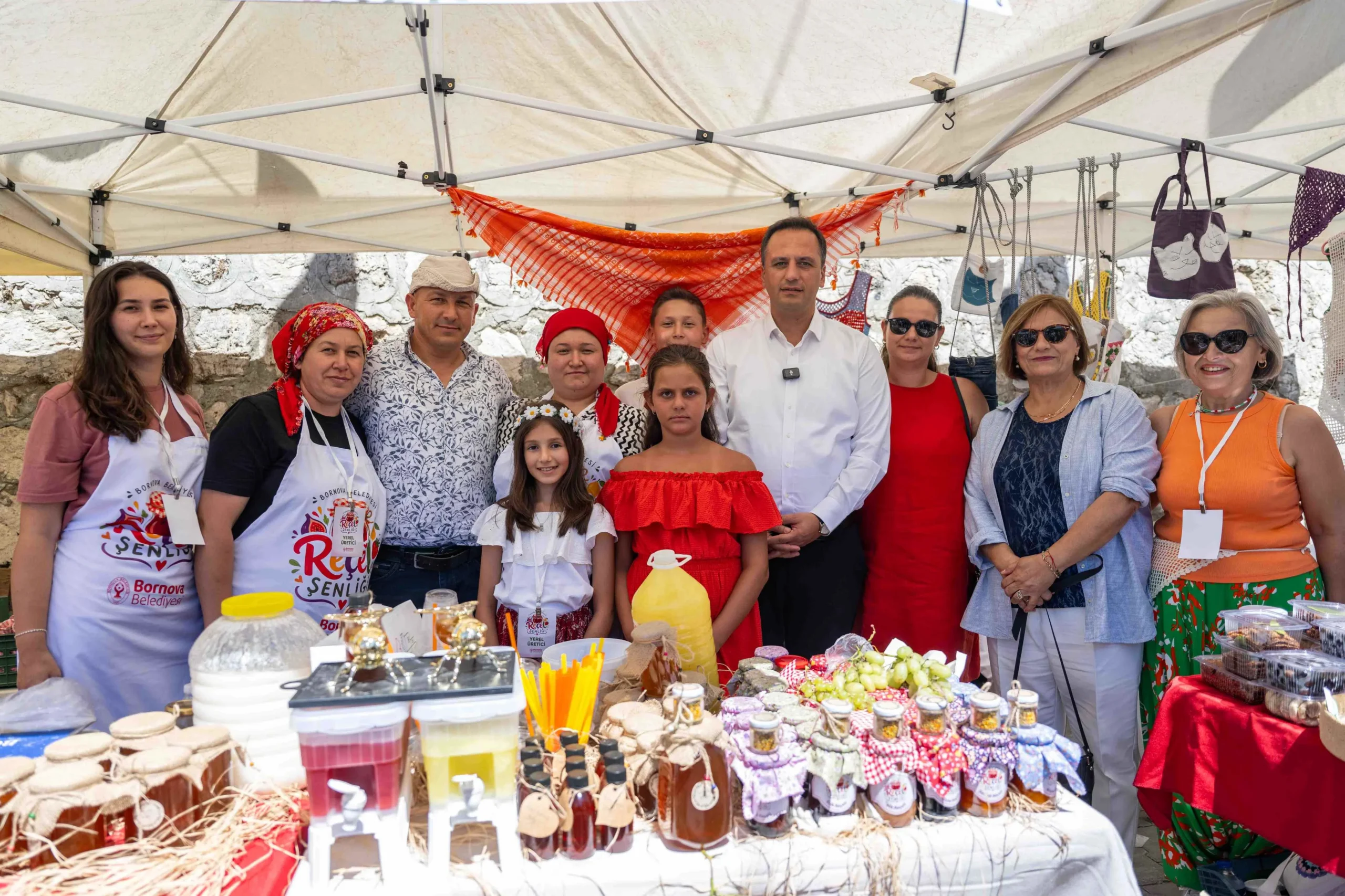 Bornova'da kazanlar kaynadı, Başkan Eşki'nin sözleri damga vurdu: “Reçel giren eve emperyalizm giremez..." 1 Bornova'da kazanlar kaynadı, Başkan Eşki'nin sözleri damga vurdu: “Reçel giren eve emperyalizm giremez..."